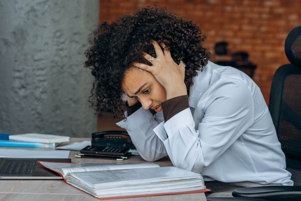 Acoustique des locaux et bien être au travail, tout est lié